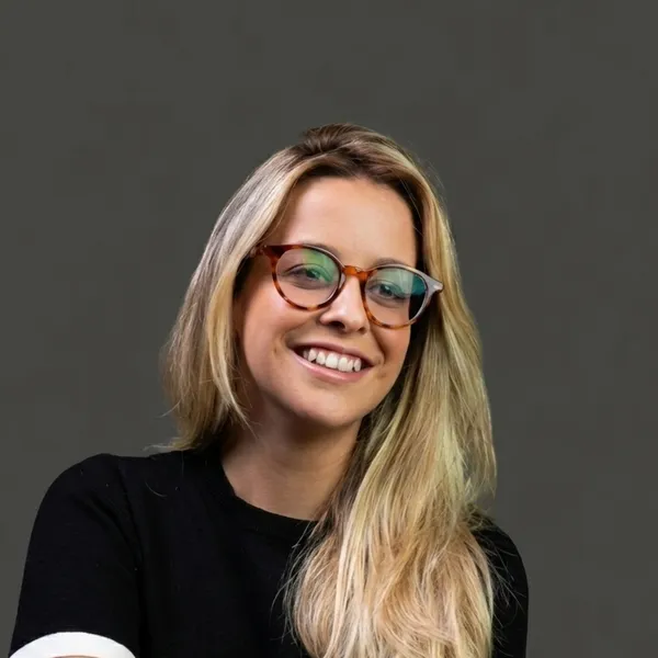 Foto de perfil da Diretora Presidente da ABcripto, Julia Rosin.