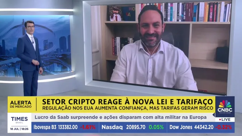 Imagem da transmissão da Times Brasil, onde Bernardo Surs participa como comentarista.